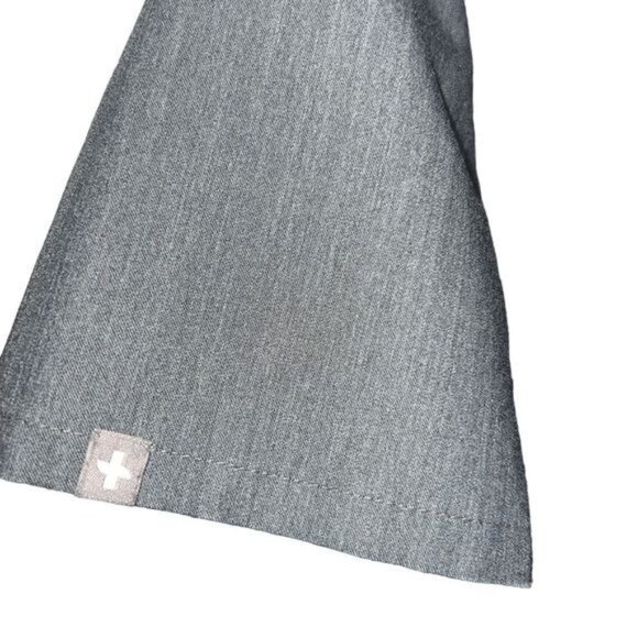 Figs Womens Technical Collection Scrub Top V-Neck Gray Size Small Lightweight & - Picture 9 of 10